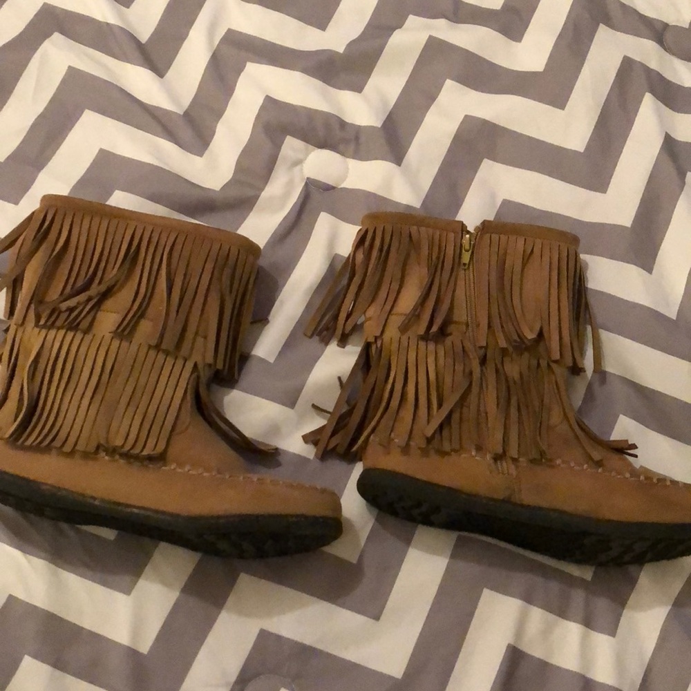 Fringe boots